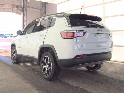Used 2024 Jeep Compass Limited AWD/4WD image 12