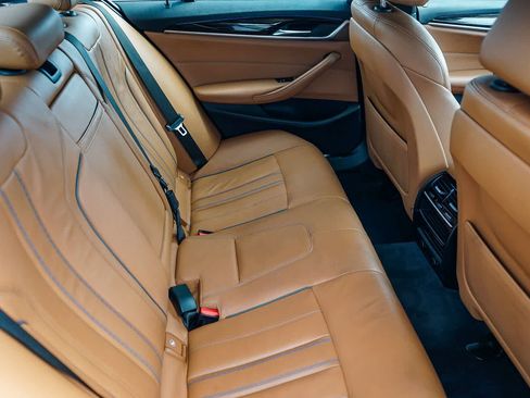 Used 2019 BMW 530e 530e iPerformance image 16