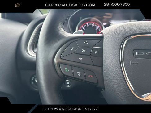 Used 2017 Dodge Challenger R/T w/ Driver Convenience Group RWD image 11