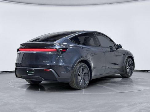 Used 2026 Tesla Model Y Long Range AWD/4WD image 3
