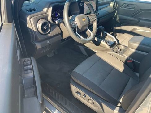 Used 2025 Chevrolet Colorado W/T w/ WT Custom Package RWD image 9