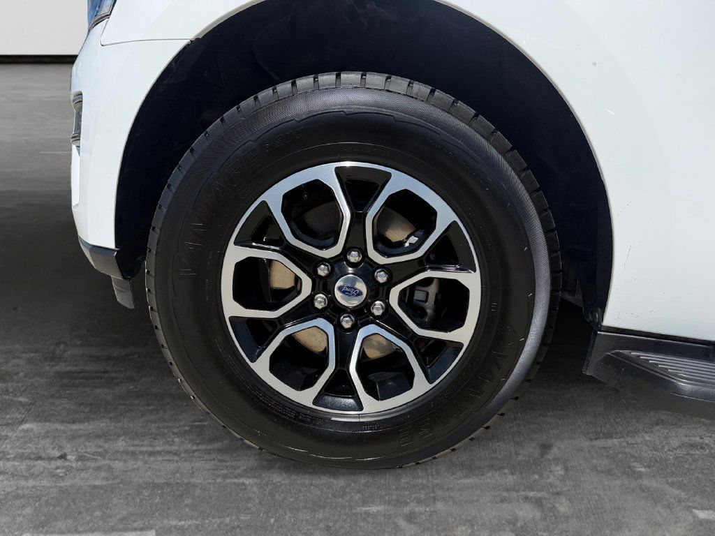 Used 2024 Ford Expedition XLT RWD image 9