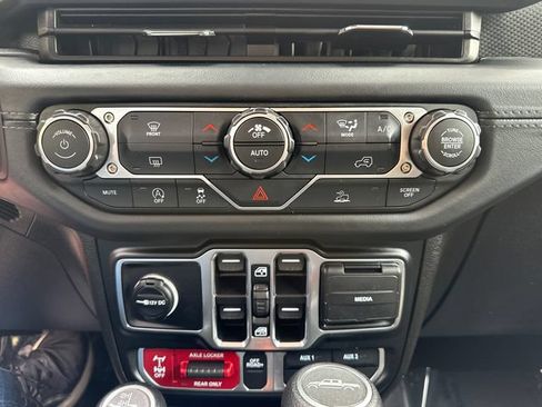 Used 2026 Jeep Gladiator Mojave AWD/4WD image 41