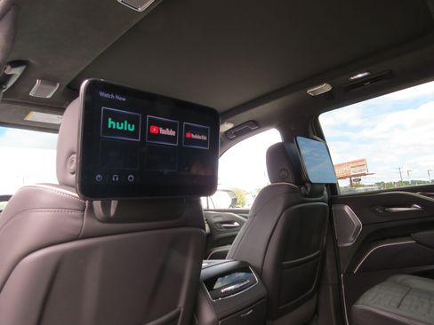 Certified 2024 Cadillac Escalade Sport Platinum w/ LPO, ONYX Package image 17