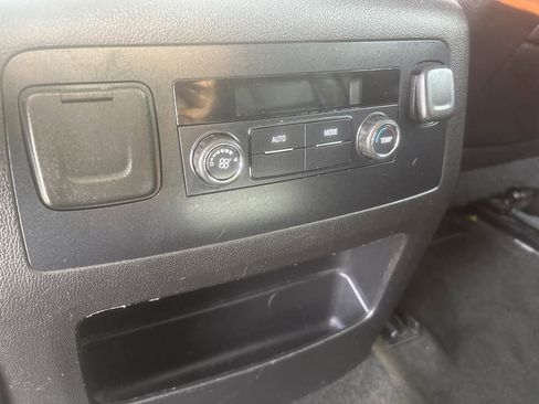 Used 2015 Chevrolet Suburban LT image 27