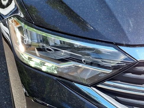 Used 2023 Volkswagen Jetta SE w/ Panoramic Sunroof Package FWD image 9