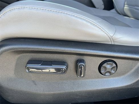 Used 2018 Honda CR-V Touring image 28