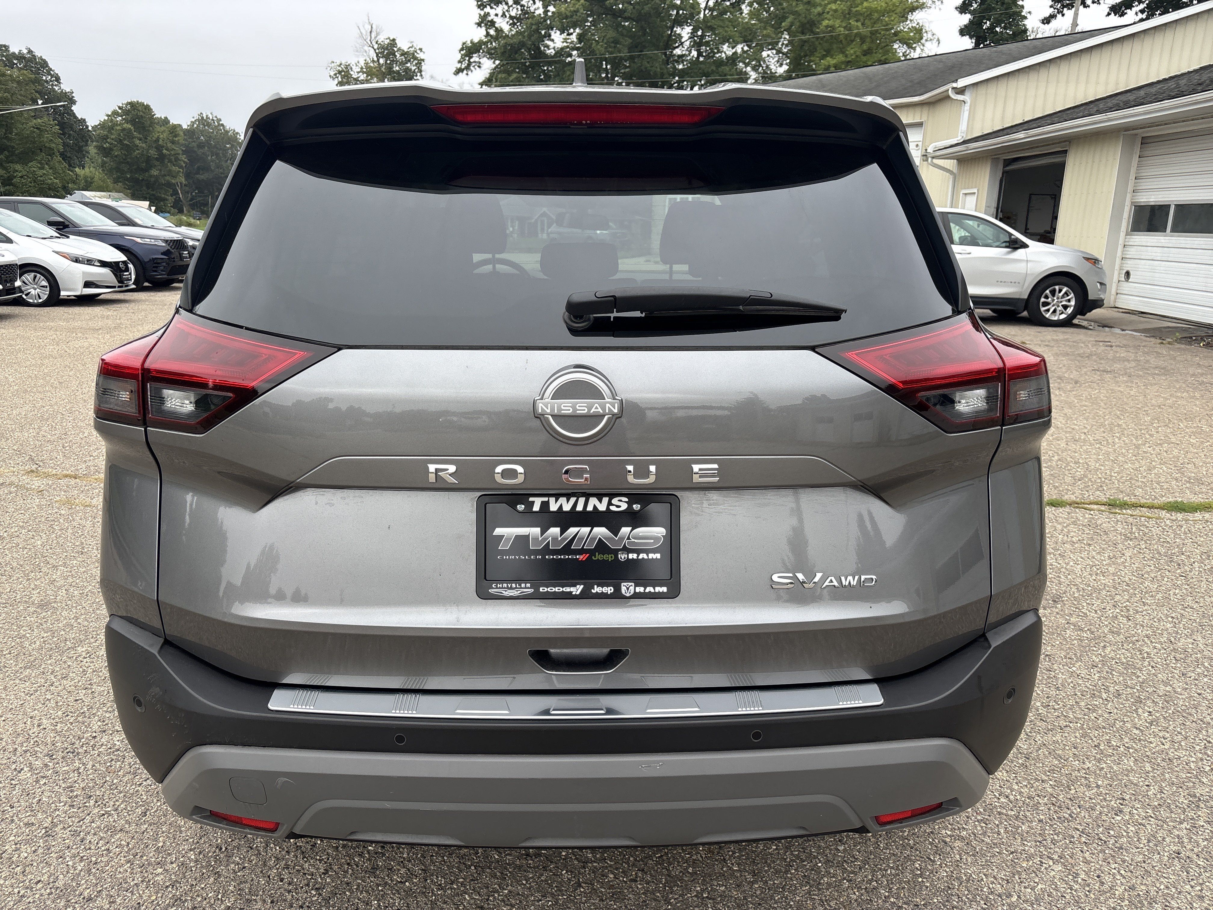 Used 2023 Nissan Rogue SV AWD/4WD image 4