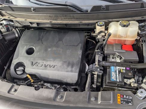 Used 2018 Buick Enclave Essence w/ LPO, Luxury Package image 36