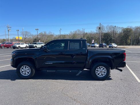Used 2025 Toyota Tacoma SR5 image 13