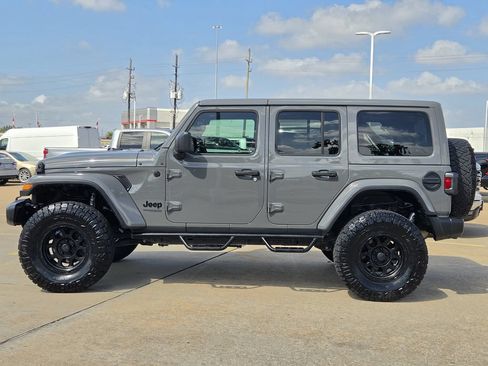 Used 2020 Jeep Wrangler Unlimited Sahara AWD/4WD image 6