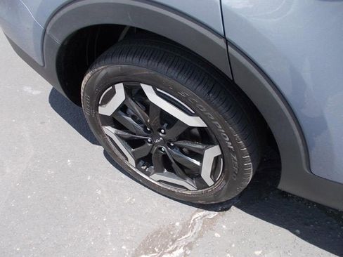 Used 2023 Kia Telluride EX w/ EX Captain's Chair Package image 10