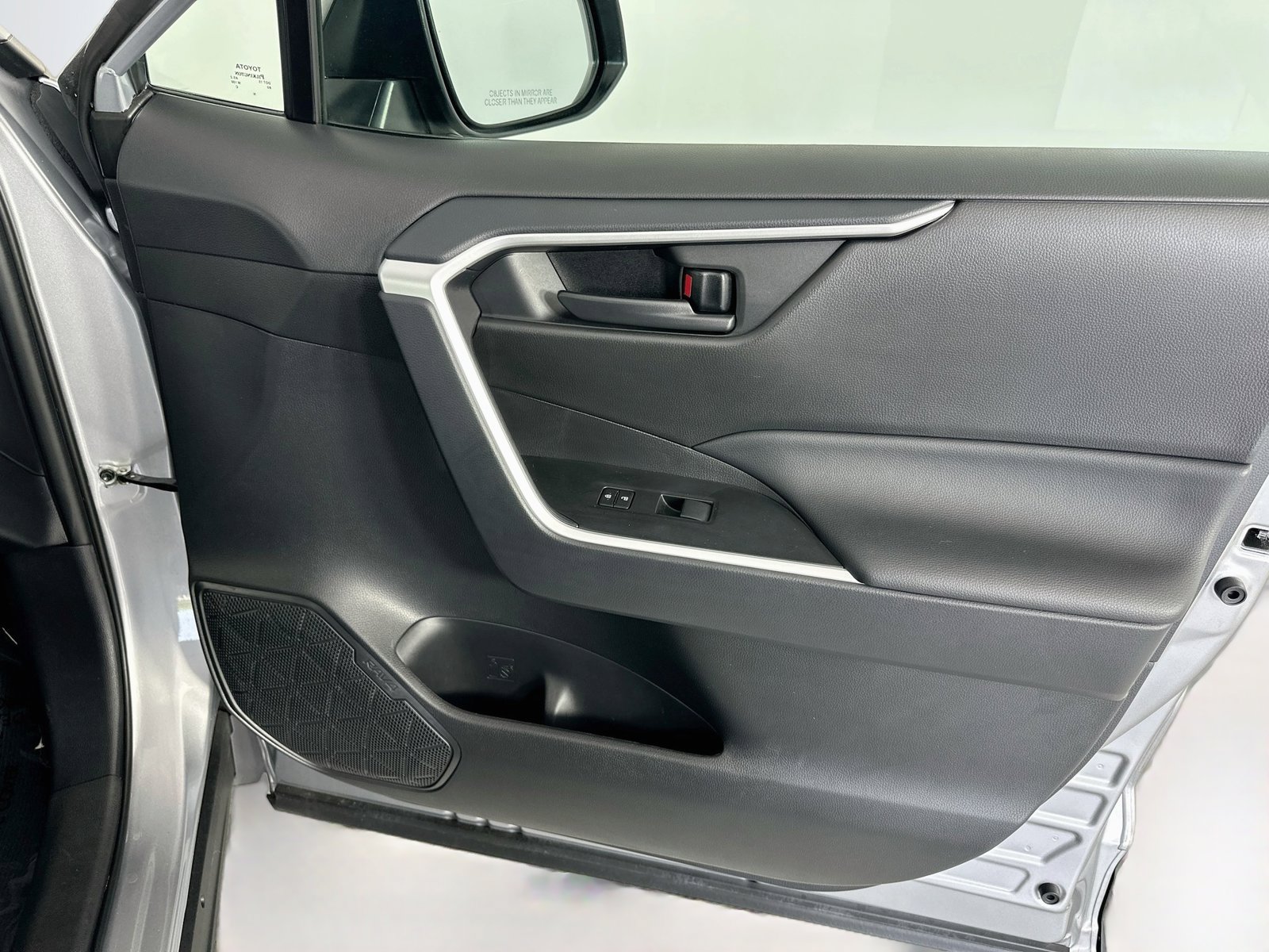 Used 2025 Toyota RAV4 LE FWD image 32