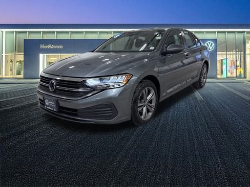 Certified 2022 Volkswagen Jetta SE image 8