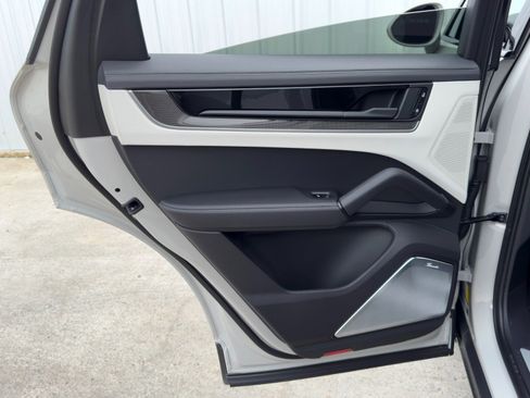 Used 2024 Porsche Cayenne Turbo image 59