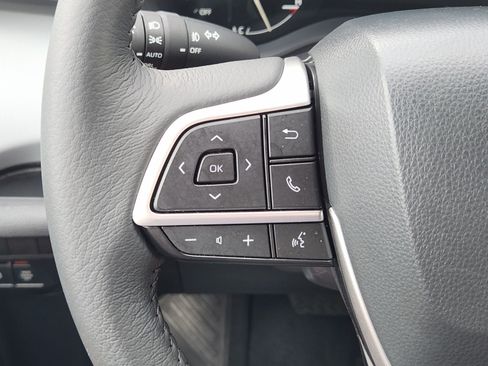 Used 2026 Toyota Sienna XLE FWD image 34