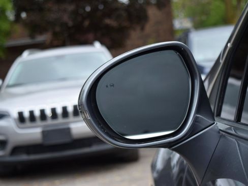 Used 2019 Buick Envision Essence FWD image 13