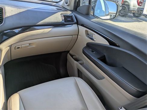 Used 2022 Honda Pilot Touring image 18