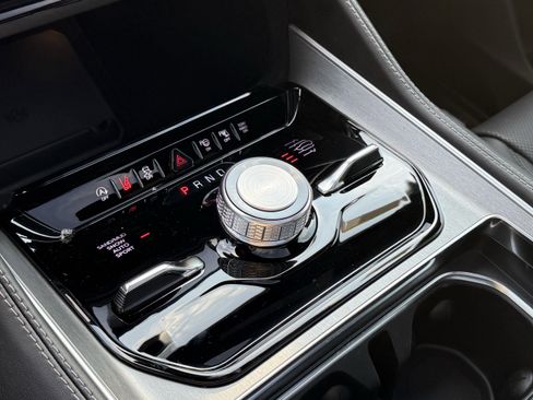 New 2025 Jeep Wagoneer L Series II image 25