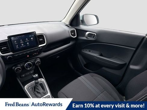 New 2025 Hyundai Venue SEL image 24