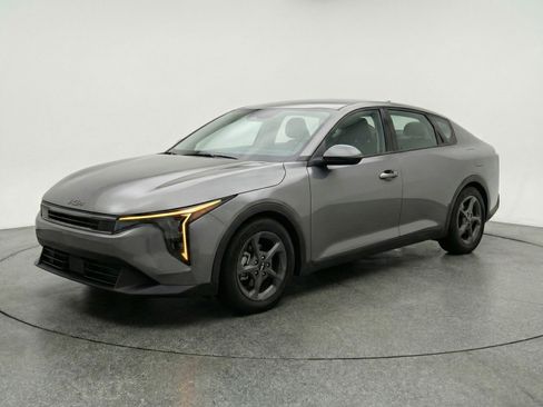Used 2025 Kia K4 LXS image 3
