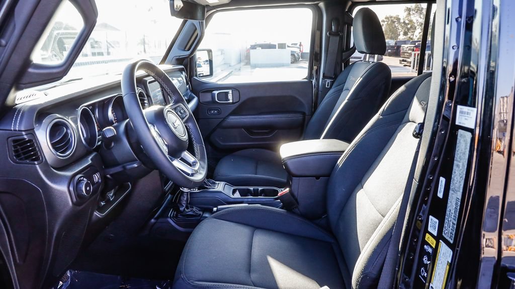 Used 2023 Jeep Wrangler Unlimited Sahara AWD/4WD image 22
