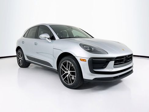 Certified 2025 Porsche Macan AWD/4WD image 7