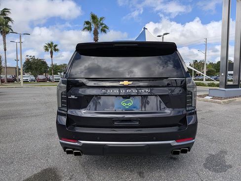 Certified 2025 Chevrolet Suburban High Country AWD/4WD image 4