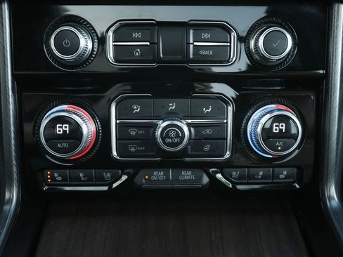 Used 2023 GMC Yukon XL Denali Ultimate image 16