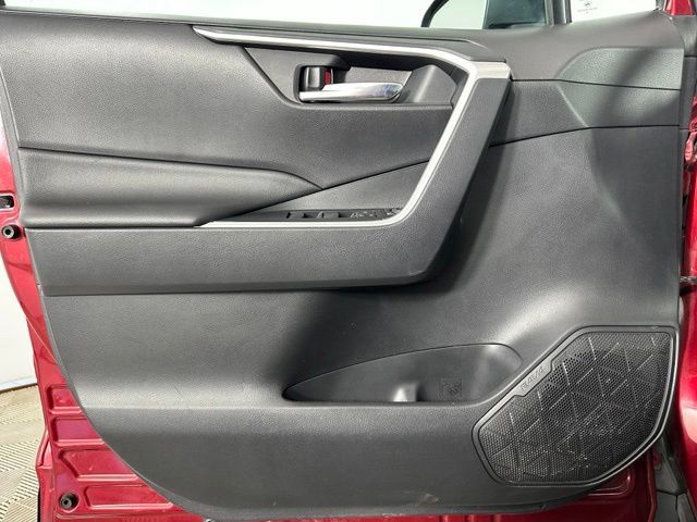 Used 2020 Toyota RAV4 XLE w/ Convenience Package AWD/4WD image 23