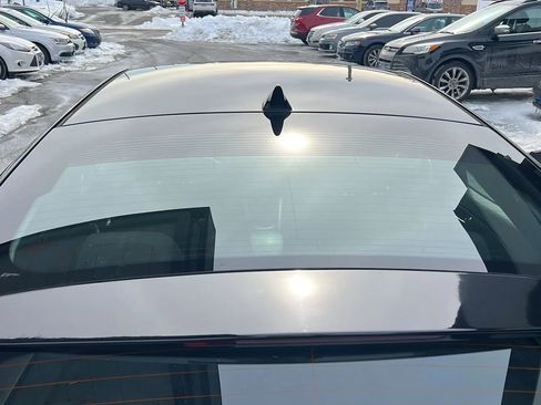 Used 2016 Hyundai Veloster image 6