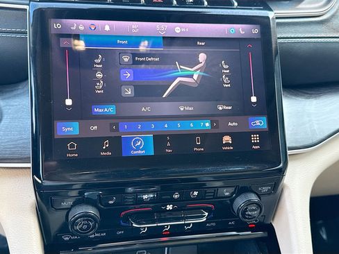 Used 2021 Jeep Grand Cherokee L Limited w/ Luxury Tech Group II AWD/4WD image 35