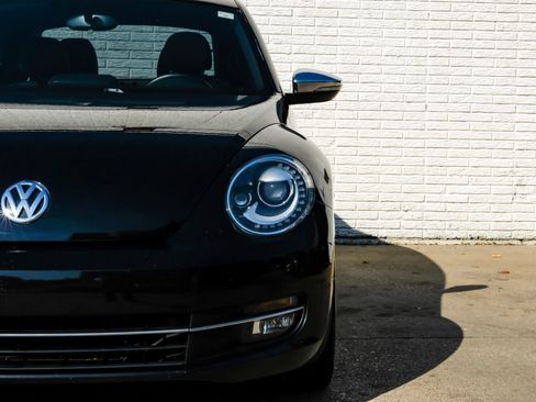 Used 2013 Volkswagen Beetle 2.0T image 40