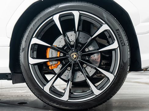 Used 2022 Lamborghini Urus AWD/4WD image 11