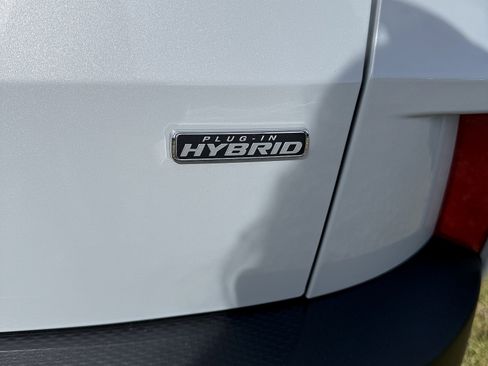 New 2026 Ford Escape SE w/ PHEV Premium Package FWD image 10