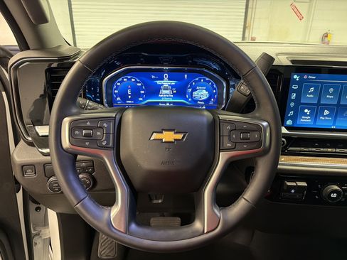Used 2023 Chevrolet Silverado 1500 LT RWD image 9