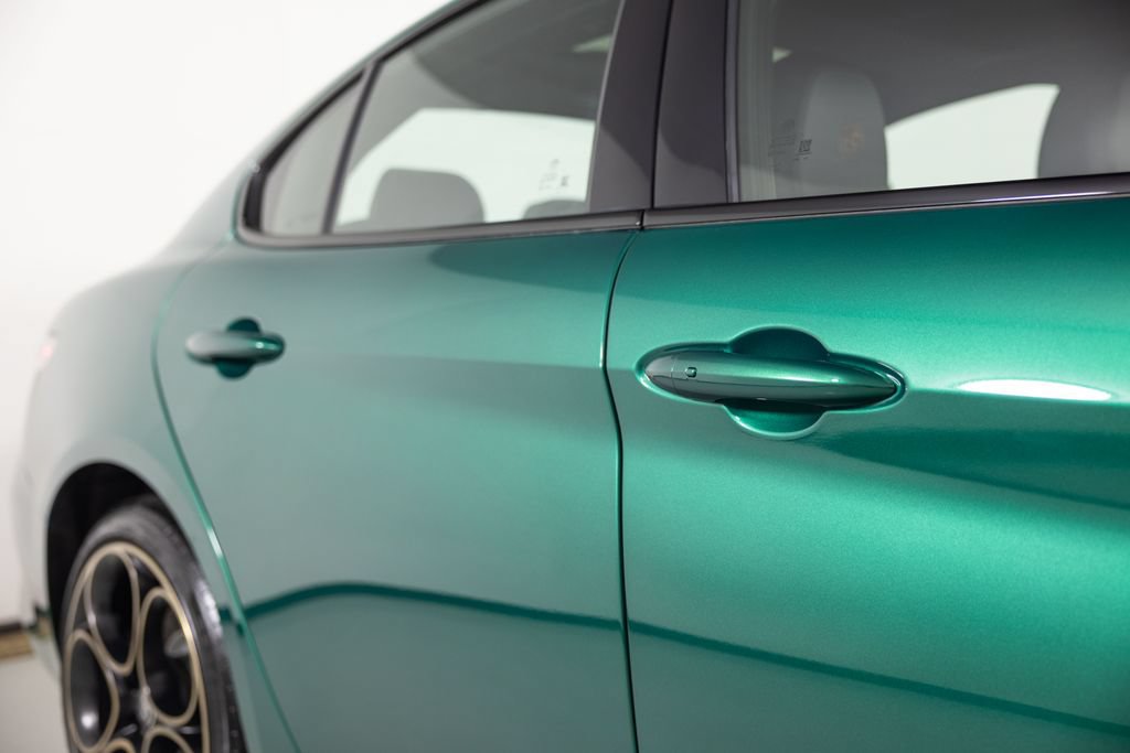 Used 2025 Alfa Romeo Giulia AWD w/ Driving Assist Package image 5