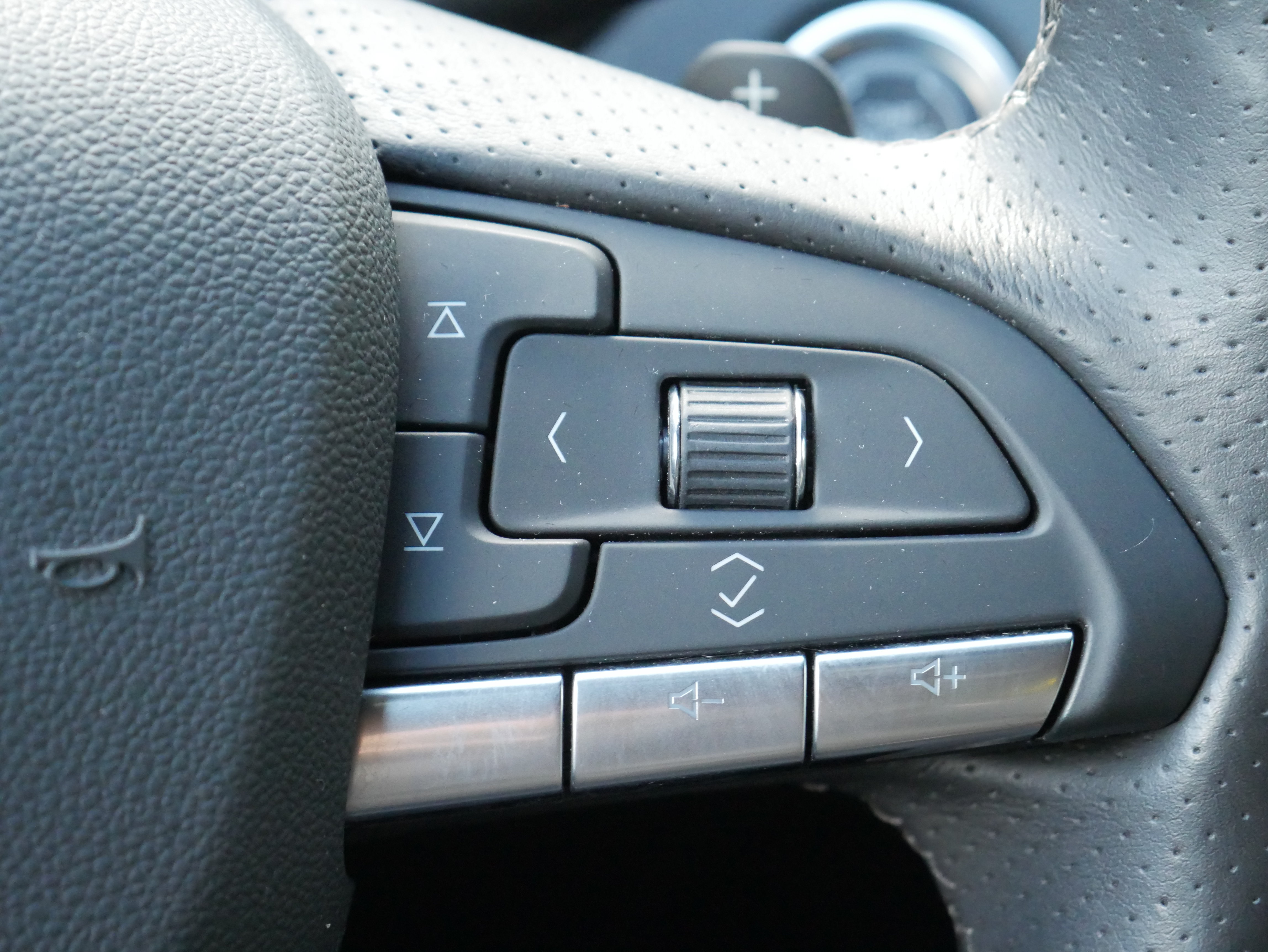 Used 2023 Cadillac XT4 Sport AWD/4WD image 28