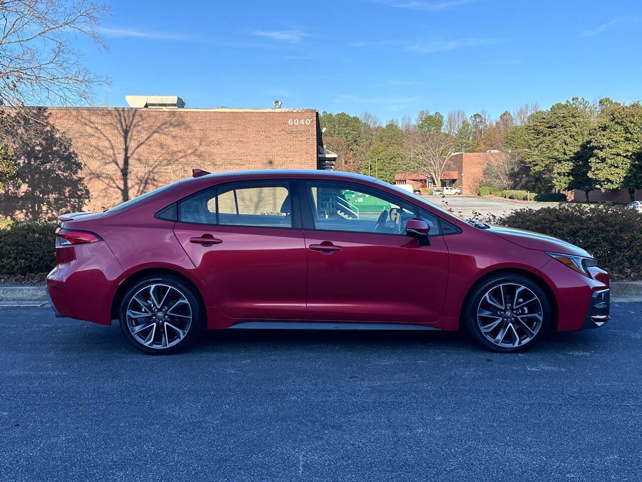 Used 2020 Toyota Corolla SE FWD image 5