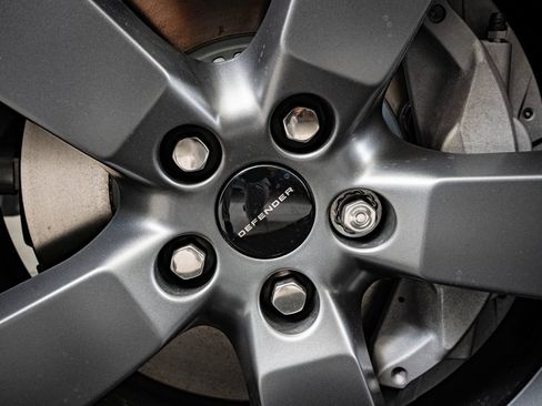 New 2026 Land Rover Defender 110 X-Dynamic SE image 8