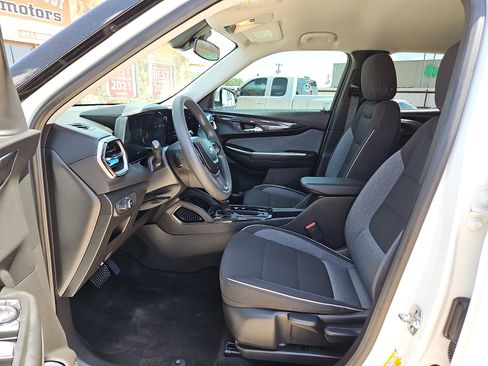 Used 2025 Chevrolet TrailBlazer LT FWD image 9