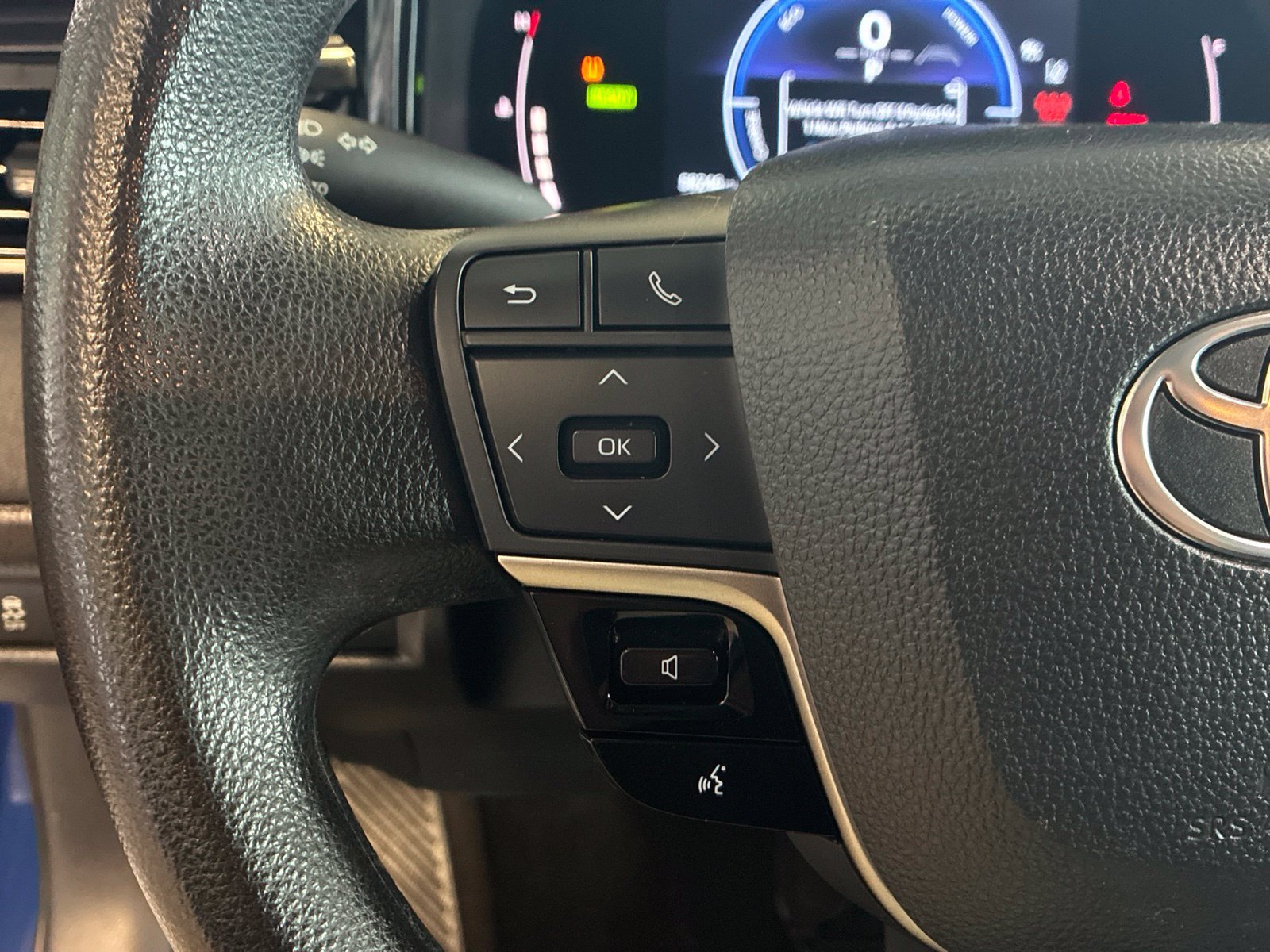 Used 2025 Toyota Camry LE FWD image 19