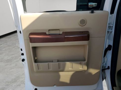 Used 2014 Ford F250 King Ranch w/ King Ranch w/Chrome Package image 43