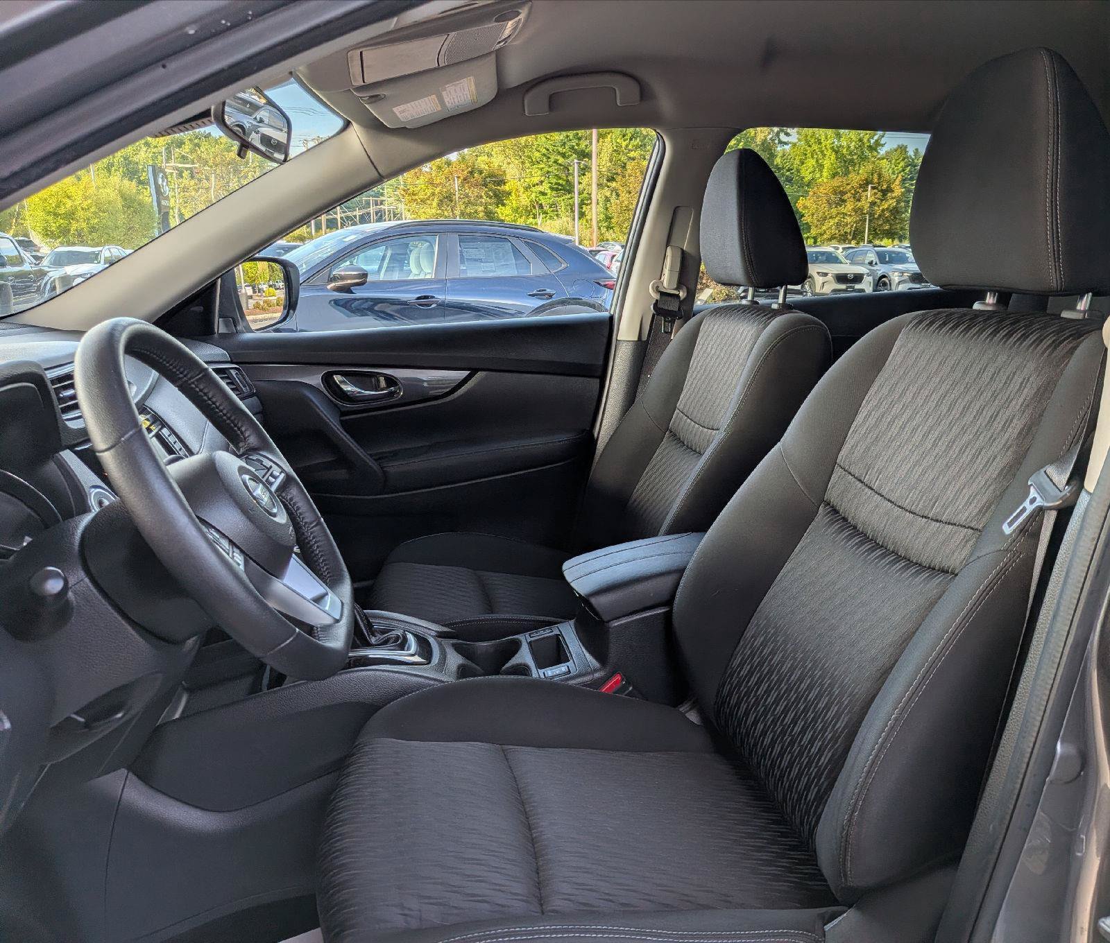 Used 2020 Nissan Rogue SV AWD/4WD image 13