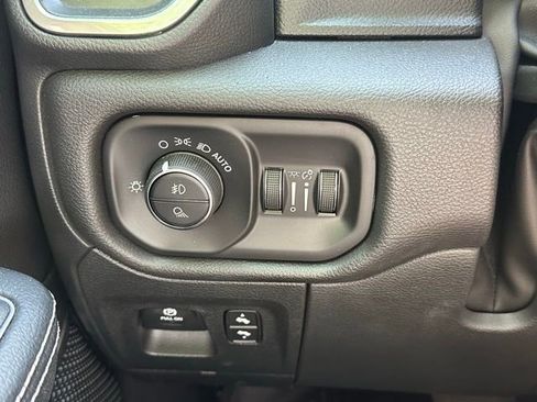 Used 2023 RAM 1500 Laramie AWD/4WD image 16