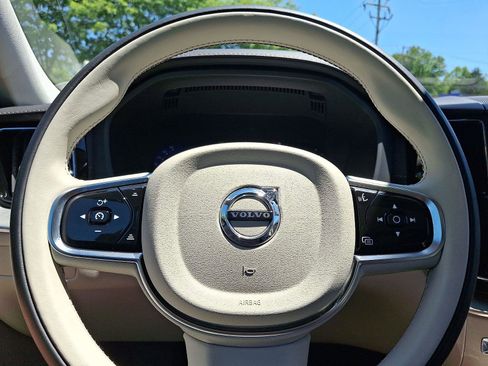Certified 2024 Volvo XC60 B5 Ultimate w/ Climate Package AWD/4WD image 21