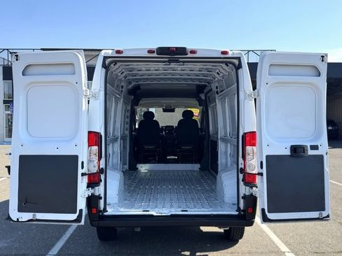 Used 2023 RAM ProMaster 2500 w/ Safety Group (A) FWD image 12