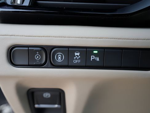 Used 2025 Acura MDX SH-AWD w/ Technology Package image 34