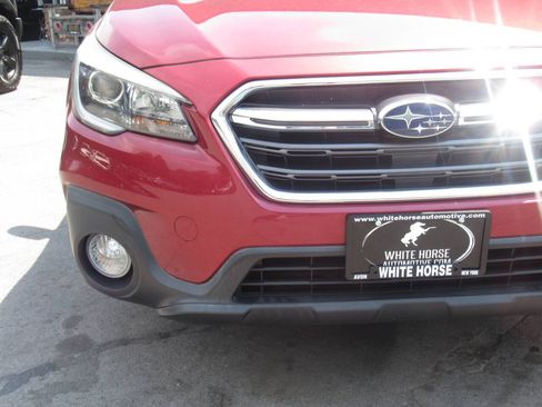Used 2018 Subaru Outback 2.5i Premium AWD/4WD image 3