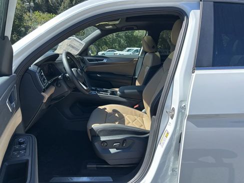 New 2026 Volkswagen Atlas Cross Sport SE image 9